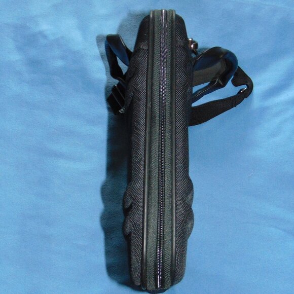 ZERO HALLIBURTON PADDED CASE WITH SHOULDER STRAP - Picture 5 of 7